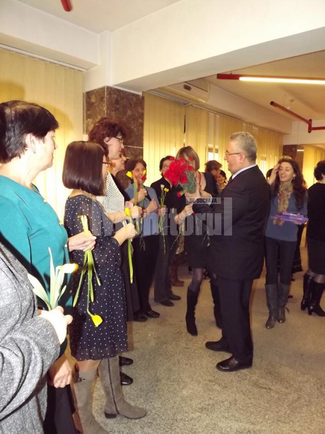 Salariatele Primăriei Suceava au fost felicitate de 8 Martie de primarul Ion Lungu