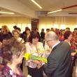 Ştefan Băişanu a oferit flori tuturor femeilor din Primăria Suceava