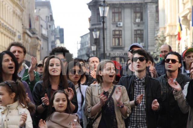 Ana Cristina Leonte, alături de colegii din trupa Jazzappella, la FlashMob Laura Stoica