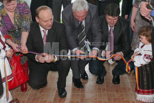 Ieri a avut loc slujba de sfinţire şi inaugurarea oficială a Grădiniţei “Licurici” din Fălticeni