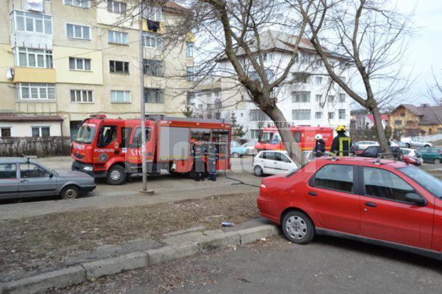 Intervenţia pompierilor la blocul din cartierul Obcini