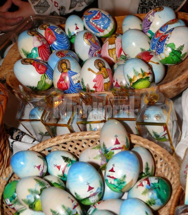 Încondeietorii de ouă din toată ţara şi turişti de pretutindeni şi-au dat întâlnire la Ciocăneşti