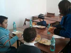 15 copii veniţi în excursie la Suceava şi-au petrecut noaptea în Căminul Cultural din Grăniceşti