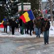 Grup de tineri din Suceava, la un marş de solidaritate cu eleva batjocorită pentru bentiţa tricoloră