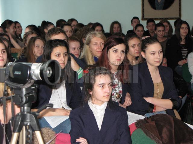 121 de lucrări din 26 de judeţe, înscrise în Concursul „Condei de jurnalist”, organizat de Colegiul „Mihai Eminescu”