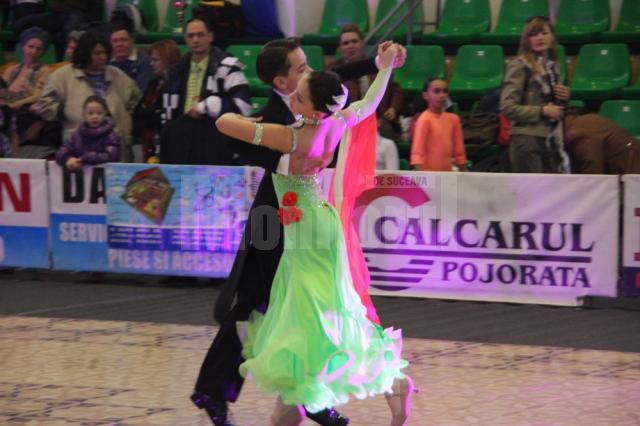 Sute de dansatori sportivi, din 11 judeţe, au participat la Festivalul Naţional de Dans Sportiv, organizat la Suceava