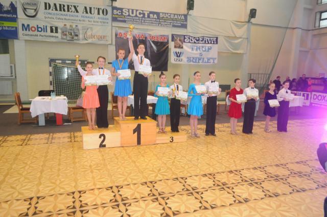 Sute de dansatori sportivi, din 11 judeţe, au participat la Festivalul Naţional de Dans Sportiv, organizat la Suceava. Foto: Alex SOFIAN