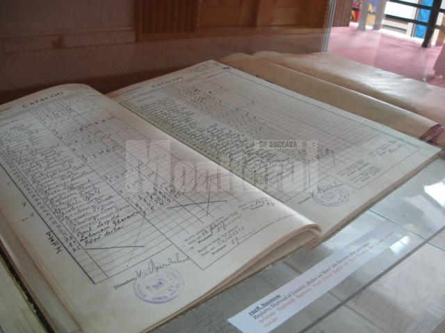 Expoziţia Şcoli şi şcolari