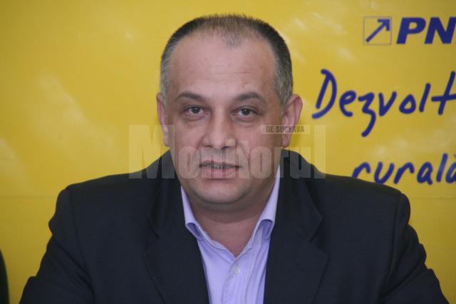 Deputatul Alexandru Băişanu a încercat, fără succes, să-l excludă din partid pe liderul interimar al tinerilor liberali suceveni, avocatul Cătălin Pintea
