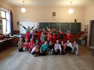 elevi Vatra Moldoviţei