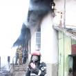 Pompierii au putut interveni eficient abia după aproximativ două ore de la izbucnirea incendiului