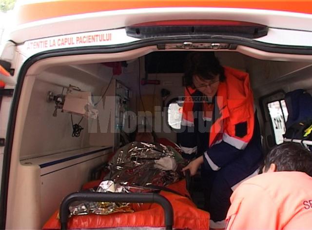 Din cauza gravelor arsuri suferite, bărbatul în vârstă de 49 de ani şi fata de 13 ani au fost duşi cu elicopterele la Spitalul de Arşi de la Bucureşti