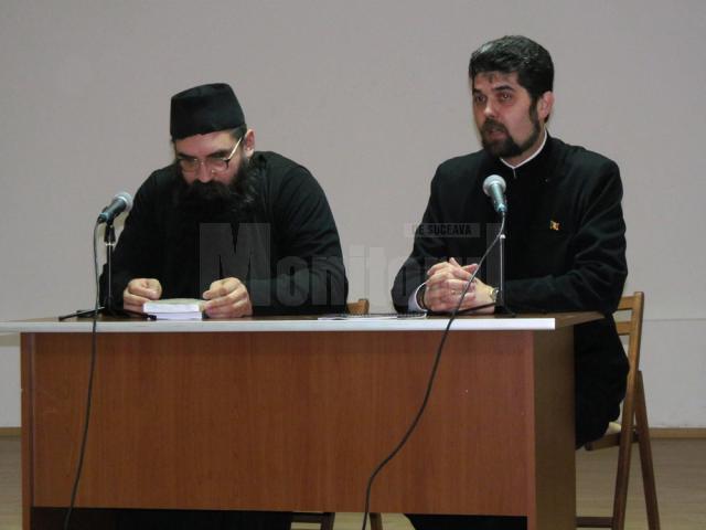 Monahul Moise Iorgovan, alături de preotul Liviu Mihăilă, la Fălticeni