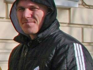 Cristian Gheorghe Filipciuc, alias „Fila”, în vârstă de 36 de ani, din municipiul Suceava, trimis în judecată, sub acuzaţia de tentativă la omor calificat.