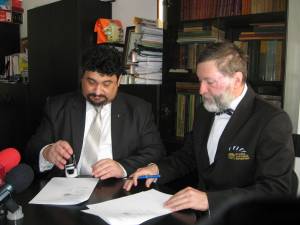 Protocolul a fost semnat de directorii generali ai celor două instituţii muzeale, Constantin Emil Ursu şi prof. univ. dr. Sabin Adrian Luca
