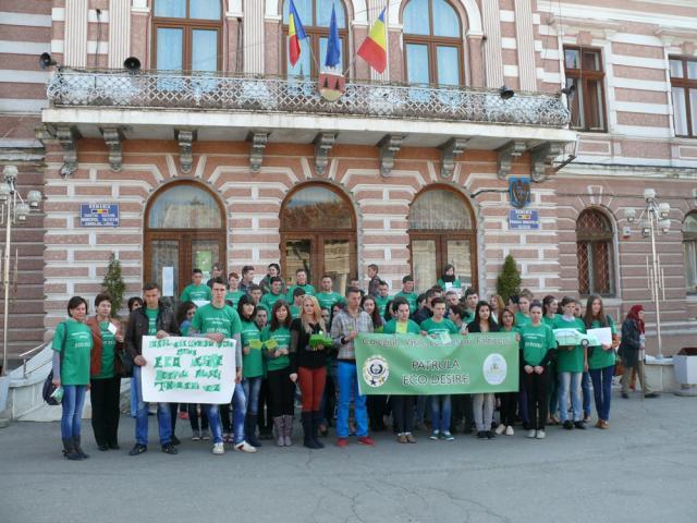 Proiectul “Eco Desire” s-a încheiat ieri cu un marş desfăşurat prin municipiul Fălticeni