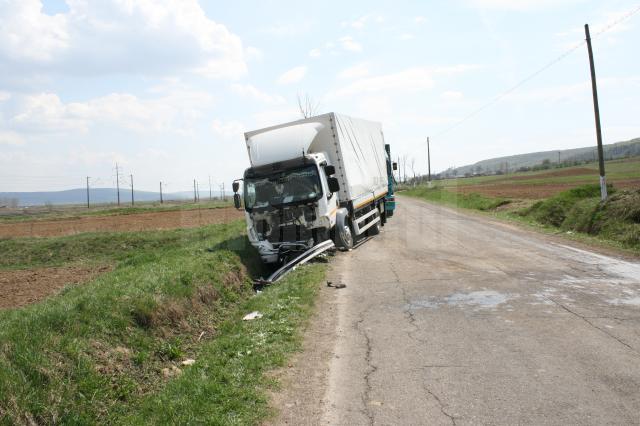 camionul în care a intrat autoturismul