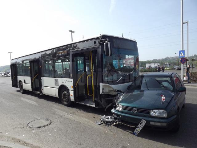 Autobuz TPL implicat într-un accident la Iulius Mall