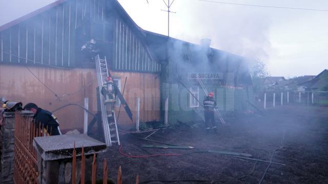 Incendiu deosebit de violent, în municipiul Rădăuţi, pe strada 1 Mai