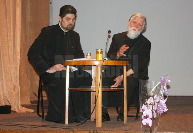 Preotul Petru Irimescu de la Biserica “Sfinţii Apostoli Petru şi Pavel” Rădăşeni, la întâlnirea cu fălticenenii