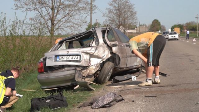 O familie care venea să petreacă Paştele la Probota, implicată într-un tragic accident, cu un mort şi trei răniţi