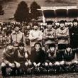 Mircea Lucescu (primul din stânga sus) la un joc test disputat de naţionala României în cantonamentul de la Câmpulung Moldovenesc (foto arhiva Ilie Gafencu)