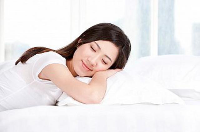 Care sunt cele mai bune şi cele mai rele poziţii pentru somn