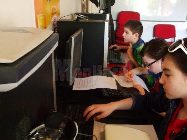 Informaticienii de la Palatul Copiilor se pregătesc pentru două concursuri naţionale