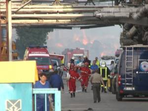 20 de ore au muncit pompierii pentru stingerea incendiului de la Ambro