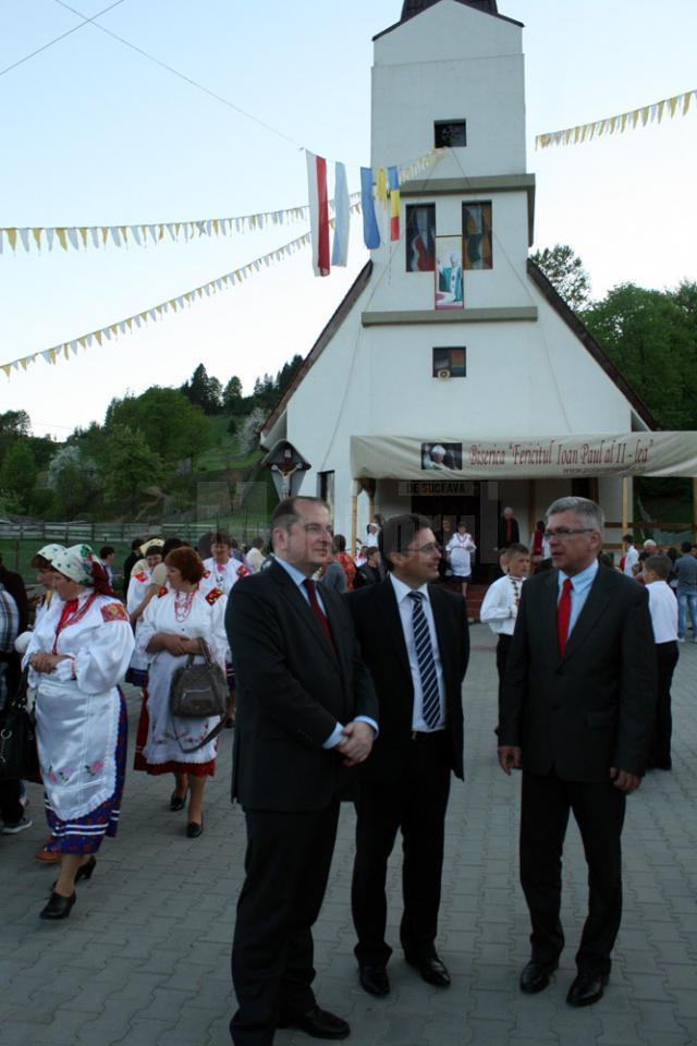 Manifestările de la Poiana Micului au început cu o slujbă în biserica cu hramul Sf. Ioan Paul al II-lea