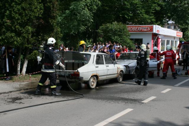 stingerea incendiului simulat la una dintre Dacii