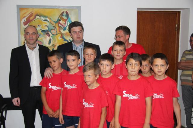 Nechifor a premiat echipa de fotbal de la şcoala din Voitinel