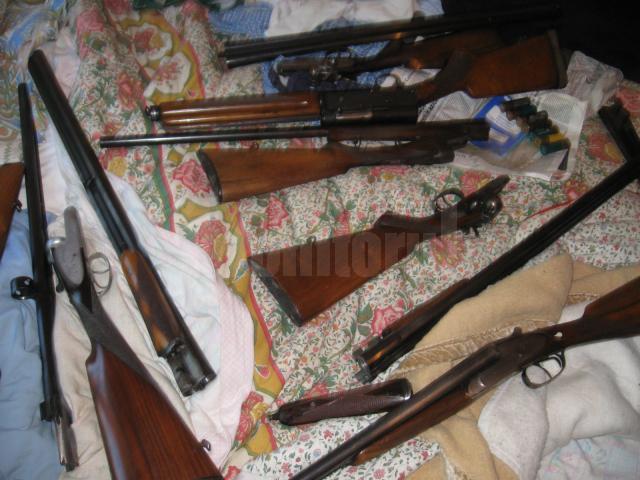 armele de vânătoare găsite şi confiscate de la cetăţeanul italian