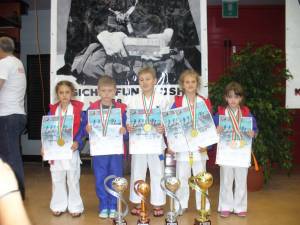 Cei cinci practicanţi de karate din Vatra Dornei au avut rezultate bune în Italia