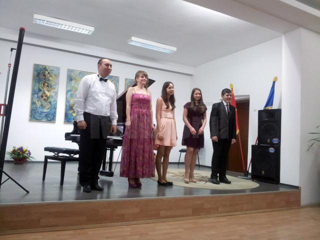 Recital de pian susţinut de profesorul Richard Gagiu şi de patru elevi ai săi