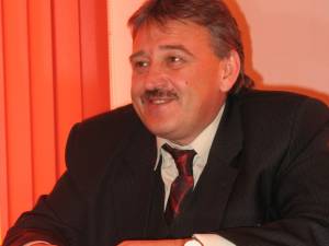 Primarul oraşului Gura Humorului, Marius Ursaciuc, şi-a anunţat sâmbătă candidatura la preşedinţia PNL Suceava