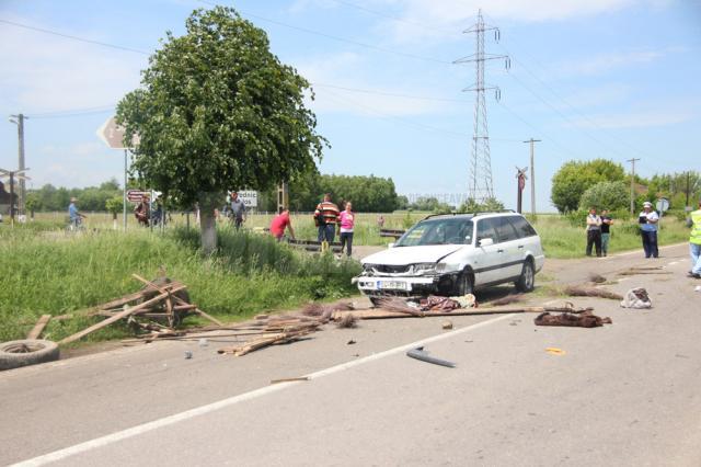 Căruţaşul a ieşit de pe drumul comunal dinspre Horodnic de Jos, fără a acorda prioritate