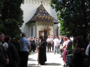 Sute de credincioşi s-au rugat la Mănăstirea „Sf. Ioan cel Nou” de la Suceava, în ziua de 2 iunie