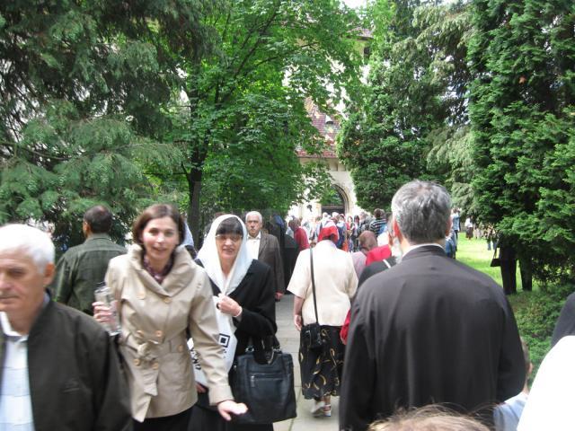 Sute de credincioşi s-au rugat la Mănăstirea „Sf. Ioan cel Nou” de la Suceava, în ziua de 2 iunie