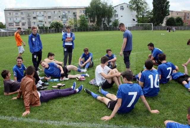 Juniorii echipei Şomuz Fălticeni, campioni judeţeni la fotbal