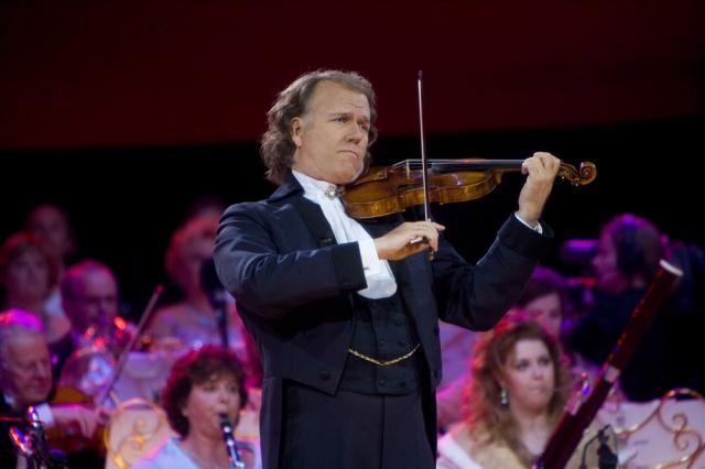 Andre Rieu, „regele valsului”, via satelit în format HD, la „3D Cafe”