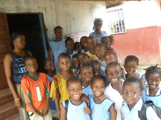 Peste 500 de copii din Africa sunt susţinuţi de Geanina pentru a urma o şcoală