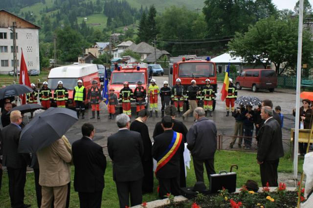 Maşină de pompieri, donată de elveţieni autorităţilor din Crucea