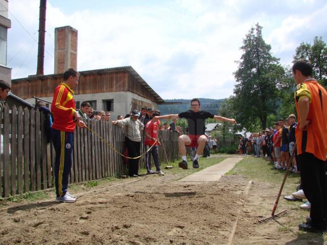 Zilele Sportului Școlar au adunat la Putna peste 1.200 de elevi