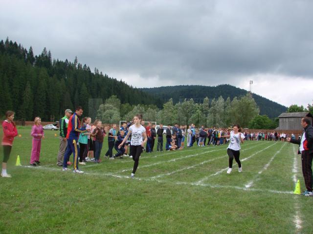 Zilele Sportului Școlar au adunat la Putna peste 1.200 de elevi