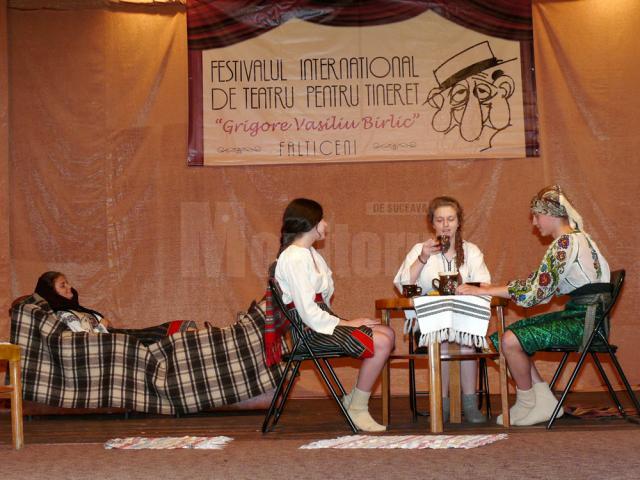 Pe scena Centrului Cultural “Grigore Vasiliu Birlic” Fălticeni au urcat tinerii cu vârste cuprinse între 15 şi 25 de ani