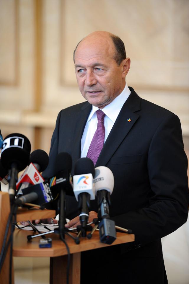 Băsescu: Înainte de a face declaraţia, scrisorile erau la Parlament