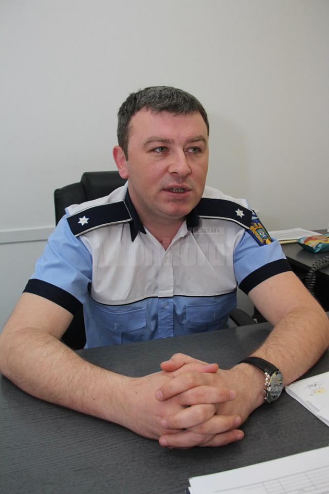 Subcomisarul Petrică Jucan: „Singura soluţie este montarea de parapeţi metalici, pentru a proteja în măsura în care se poate locuinţele”