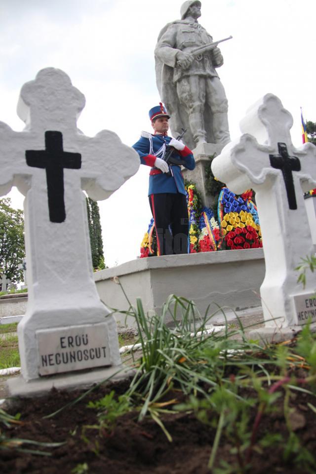 Ziua Eroilor Neamului, marcată la monumentul de la Cimitirul Pacea