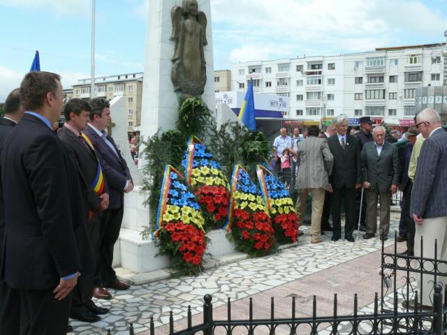 Ceremonial religios, militar şi depuneri de coroane, la Fălticeni